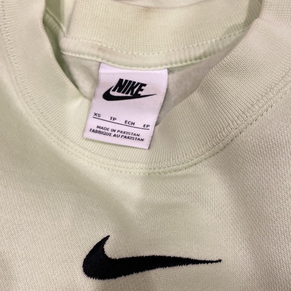 nike crewneck - Picture 2 of 2